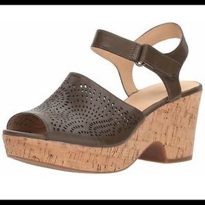 Clarks  Maritsa Nila Wedge Olive Green Leather Platform Heels Size 7